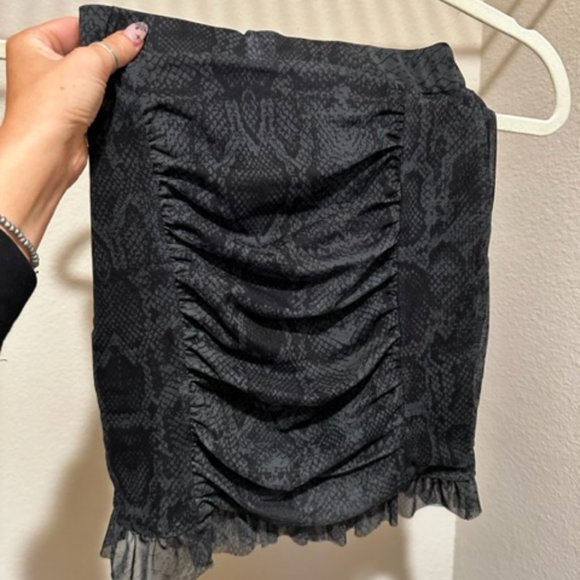 Free People Green Fitted Snake Print Mini Skirt - Picture 4 of 4